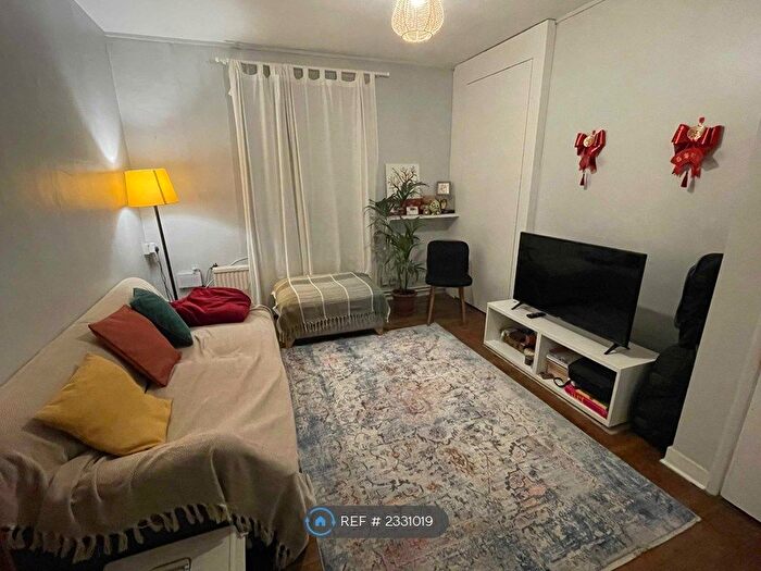 1 Bedroom Flat To Rent In Cheverell House, London, E2