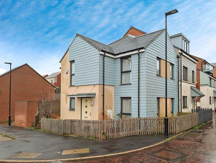 3 Bedroom Semi-Detached House For Sale In Featherwood Avenue, The Rise, Newcastle Upon Tyne, NE15