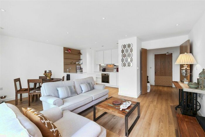 2 Bedroom Flat To Rent In Devan Grove, London, N4