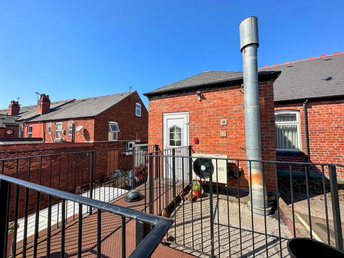 2 Bedroom Flat To Rent In Windmill Lane, Smethwick, B66