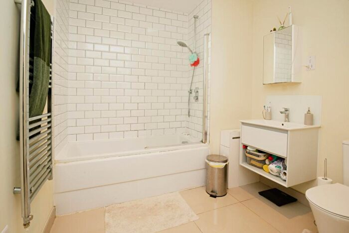 2 Bedroom Apartment To Rent In Wellington House, Lewis Street, CF11