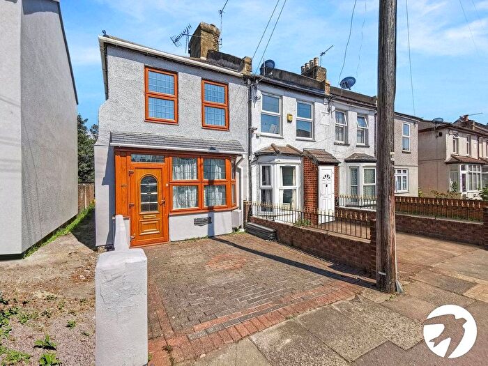 3 Bedroom End Of Terrace House To Rent In St. Vincents Road, Dartford, Kent, DA1