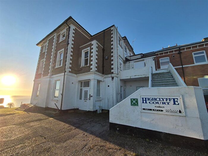 2 Bedroom Flat To Rent In Highcliffe Close, Seaton, EX12