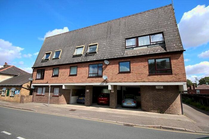2 Bedroom Flat To Rent In Lower Anchor Street, Chelmsford, Essex, CM2