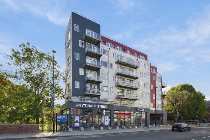 3 Bedroom Flat To Rent In High Street, Feltham, TW13