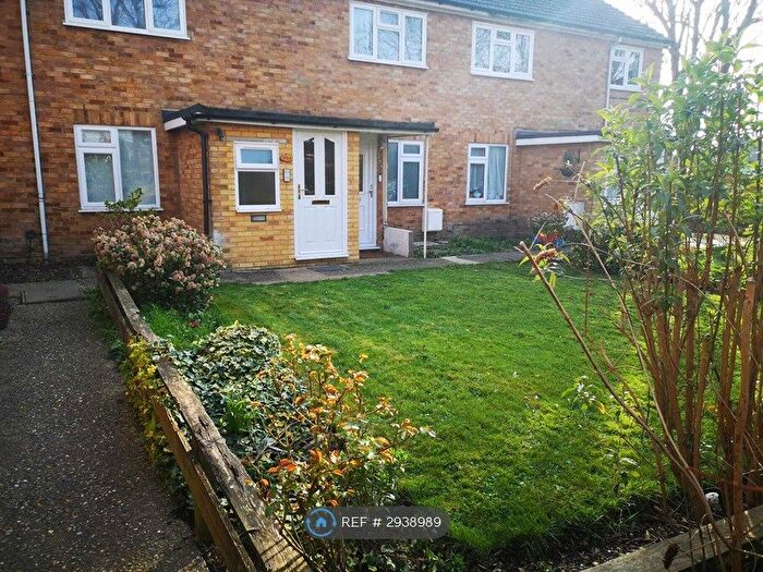 2 Bedroom Maisonette To Rent In Gordon Rd, London, EN2