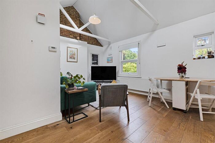 2 Bedroom Flat To Rent In Norwood Road, London, SE24