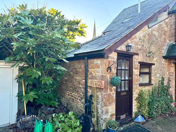 1 Bedroom Flat To Rent In High Street, Middleton Cheney, OX17