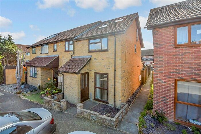 3 Bedroom End Of Terrace House For Sale In Stevens Road, Eccles, Aylesford, Kent, ME20