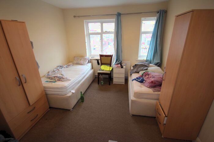 2 Bedroom Flat To Rent In Uxbridge Road, Hillingdon, UB10