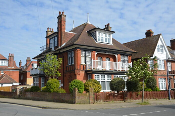 2 Bedroom Flat For Sale In Rowan Court, Orwell Road, Felixstowe, IP11