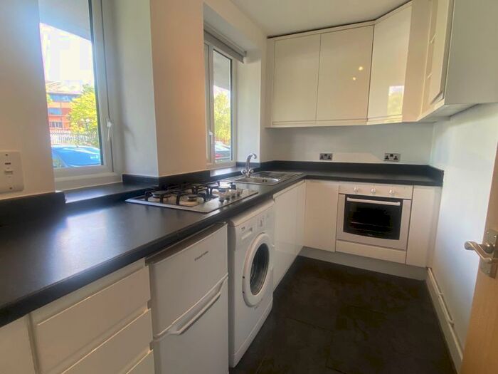 2 Bedroom Flat To Rent In Eccles New Road, Salford, M5