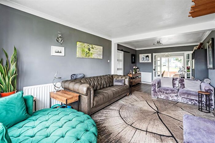 5 Bedroom Semi-Detached House For Sale In Hilley Field Lane, Fetcham, KT22