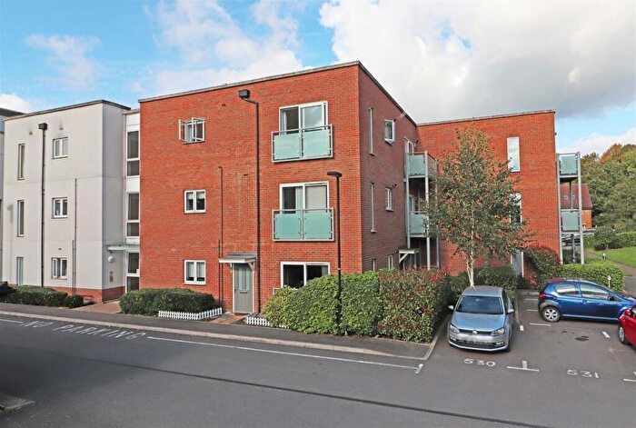 1 Bedroom Apartment To Rent In Canalside, Redhill, RH1