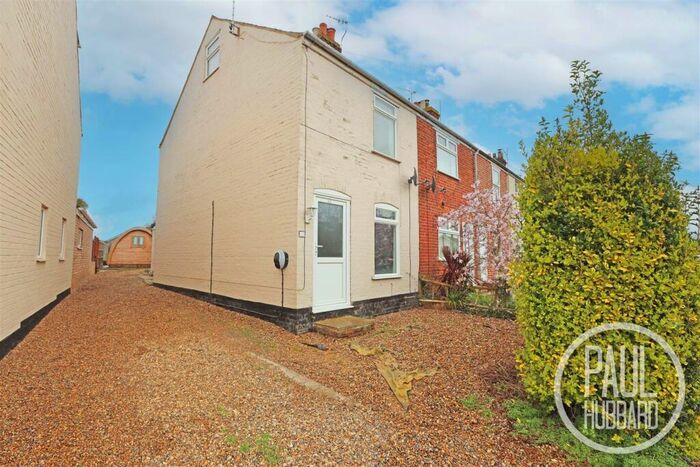 3 Bedroom End Of Terrace House For Sale In The Street, Beccles, NR34