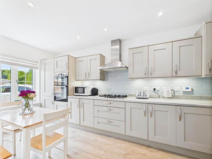 5 Bedroom Semi-Detached House For Sale In Westland Close, Haddenham, HP17