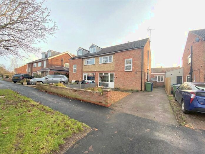 3 Bedroom Semi-Detached House To Rent In Acton Way, Cambridge, CB4