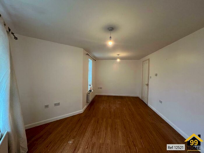2 Bedroom Flat To Rent In Greenhaven Drive, London, Borough Of Greenwich, SE28