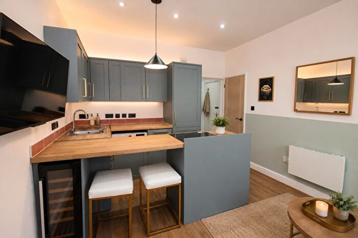 2 Bedroom Flat To Rent In Ninian Road, Roath, Cardiff, CF23