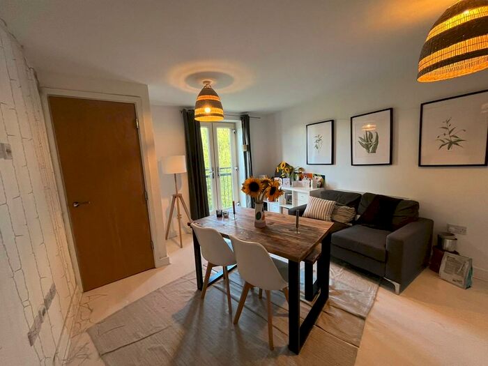 2 Bedroom Town House To Rent In Holts Crest Way, LS12