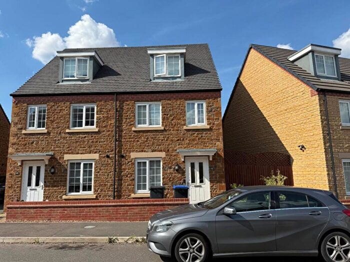 3 Bedroom Semi Detached House For Sale In Dragonfly Way, Northampton, NN4