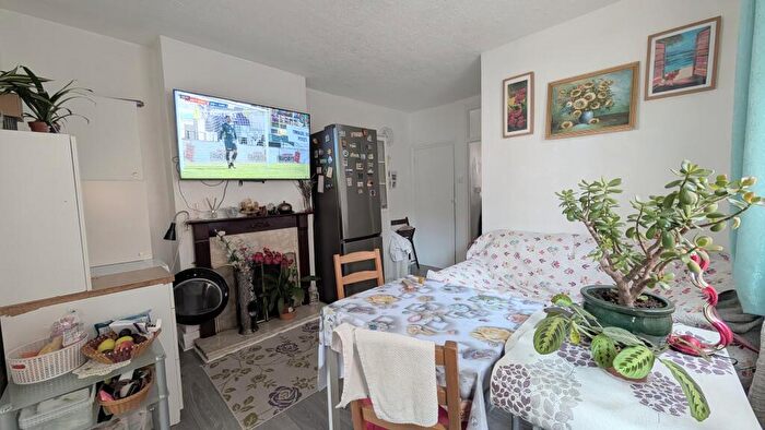 2 Bedroom Apartment To Rent In Masons Avenue, Harrow, HA3