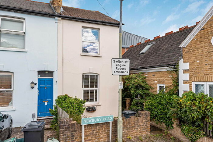 2 Bedroom End Of Terrace House For Sale In Newbury Road, Bromley, BR2