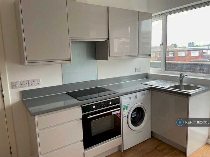 2 Bedroom Flat To Rent In London Road, Blackwater, Camberley, GU17