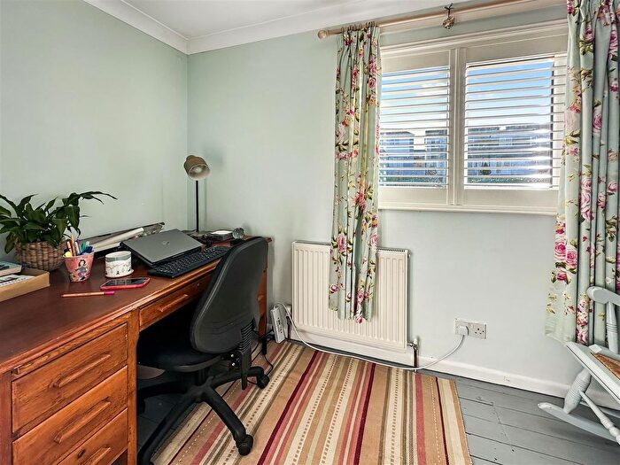 3 Bedroom Terraced House For Sale In Lowenek Close, Falmouth, TR11