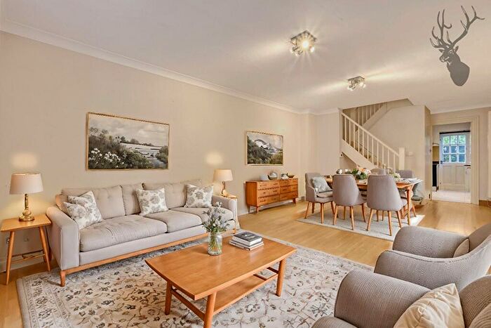 2 Bedroom Terraced House To Rent In Roland Mews, Stepney Green, E1