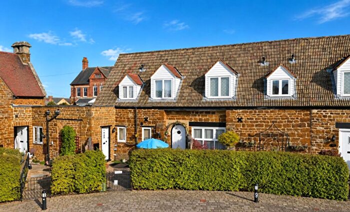 1 Bedroom Cottage For Sale In Ivy Lane, Finedon, Northamptonshire, NN9
