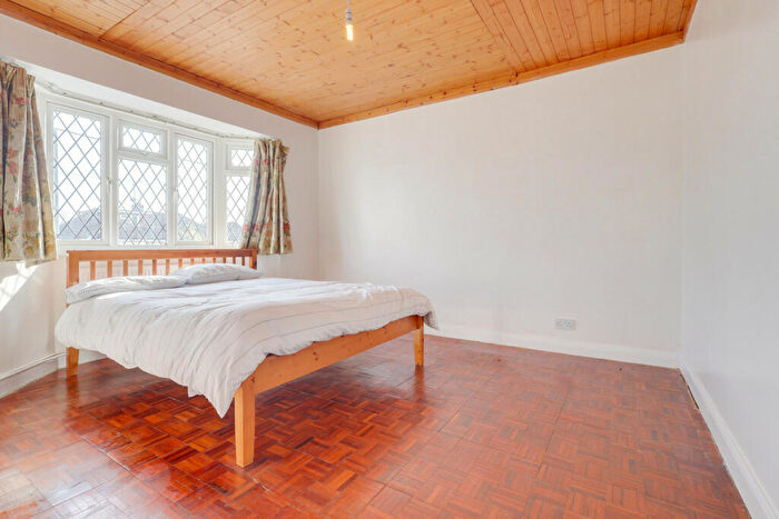 2 Bedroom Bungalow To Rent In Glenwood Avenue, Leigh-on-sea, SS9