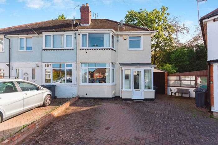 3 Bedroom Semi Detached House For Sale In Ebrington Close, Birmingham, West Midlands, B14