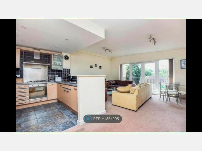 1 Bedroom Flat To Rent In Poynders Road, London, SW4