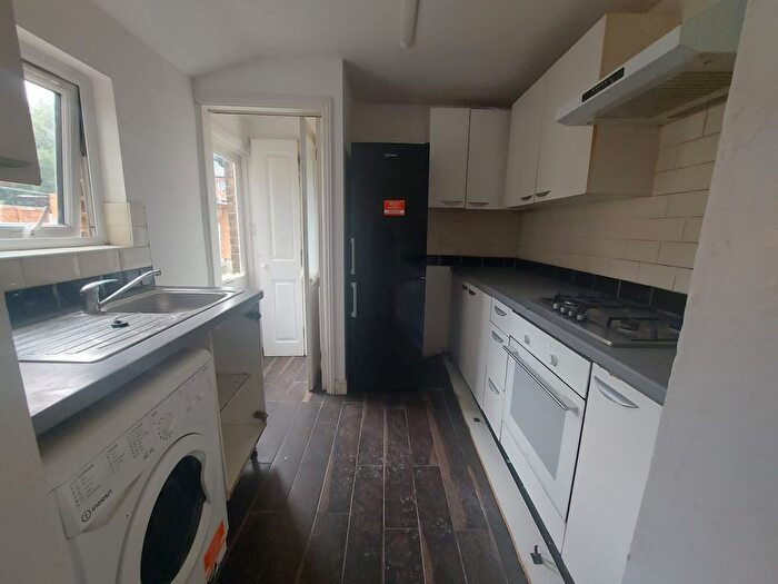 2 Bedroom Maisonette To Rent In Melbourne Road, IG1