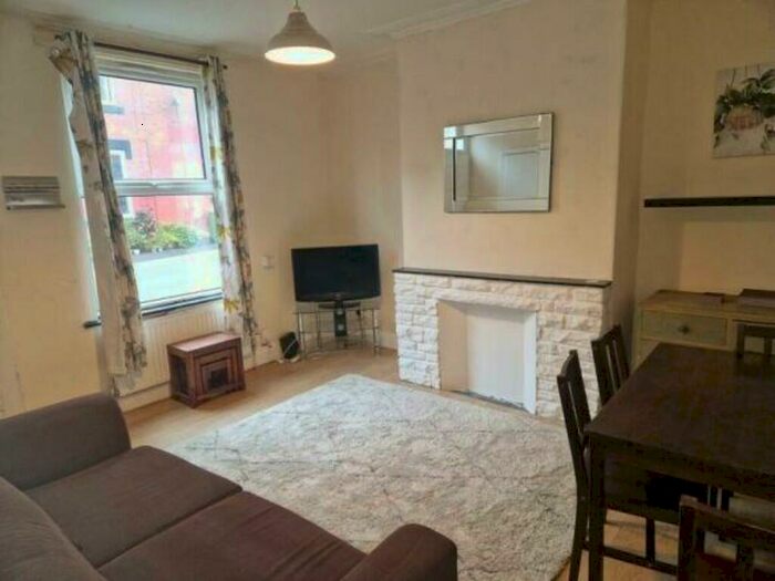 2 Bedroom Terraced House To Rent In Harold Mount, Leeds, LS6