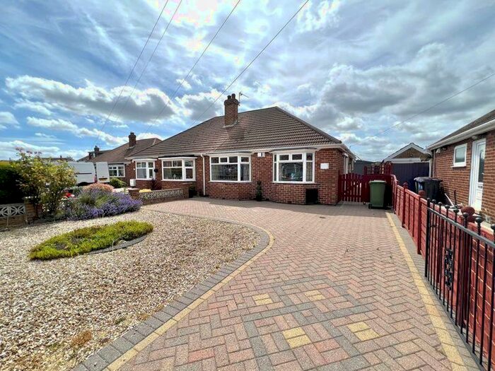 2 Bedroom Bungalow To Rent In The Ridgeway, Grimsby, DN34