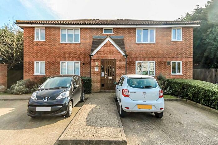 1 Bedroom Flat To Rent In Ranyard Close, Chessington, KT9