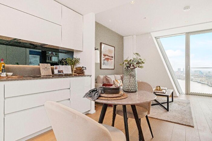 Apartment To Rent In Newfoundland Place, London, E14