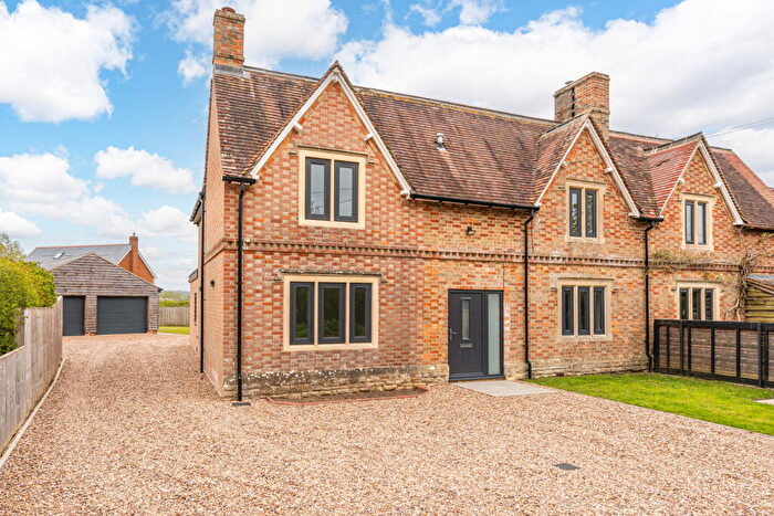 4 Bedroom Semi-Detached House For Sale In Dauntsey, SN15