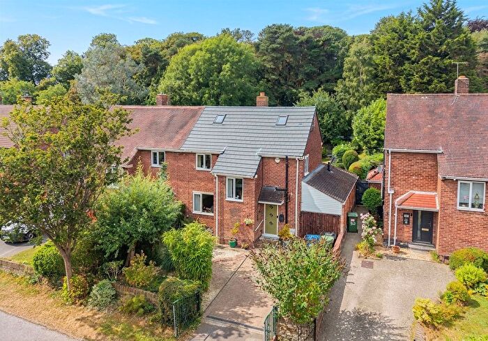 3 Bedroom Semi-Detached House For Sale In Levens Way, Chesterfield, S41