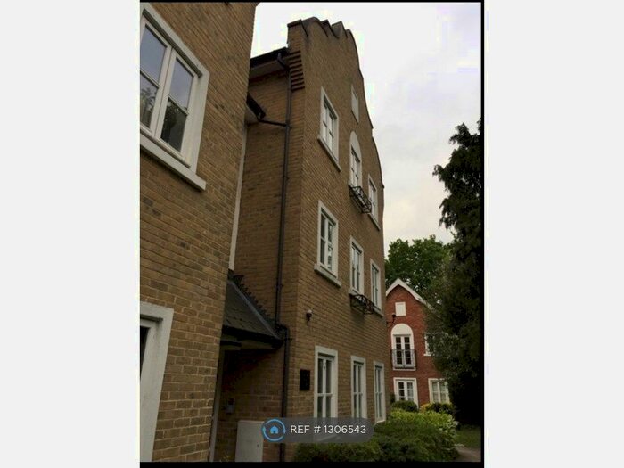 2 Bedroom Flat To Rent In Upton Park, Slough SL1