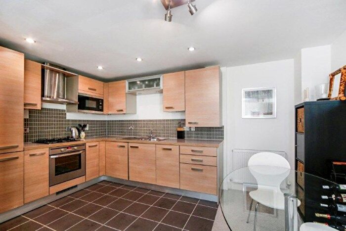 2 Bedroom Flat For Sale In Stane Grove, London, SW9