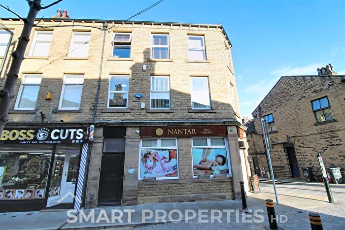 3 Bedroom Flat To Rent In Southgate, Elland, HX5