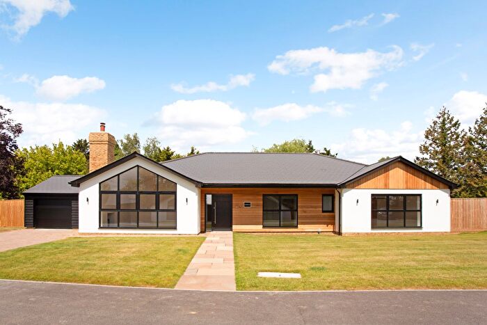 4 Bedroom Bungalow For Sale In Maidstone Road, Staplehurst, Tonbridge, Kent, TN12