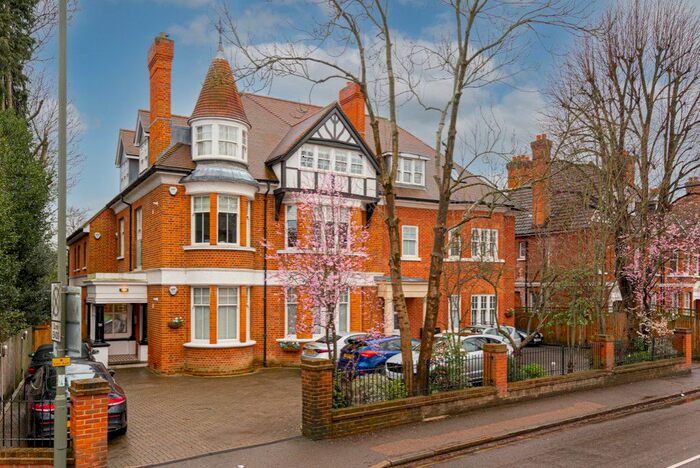 2 Bedroom Flat To Rent In Bridge Road, East Molesey, KT8