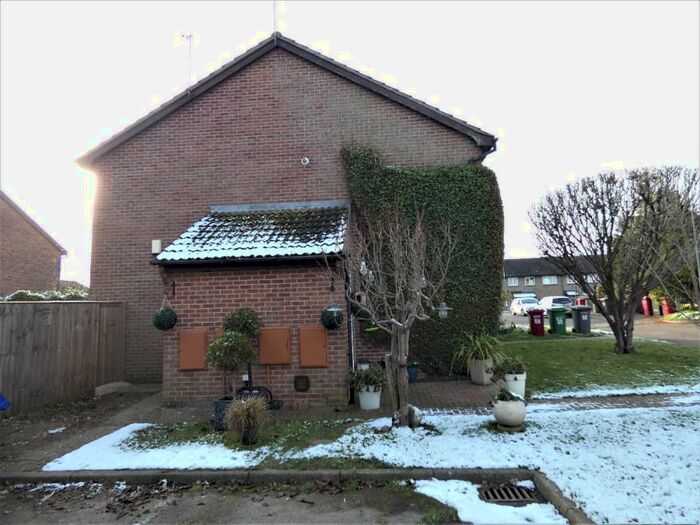 1 Bedroom End Of Terrace House To Rent In Fotheringay Gardens, Slough, Berkshire, SL1