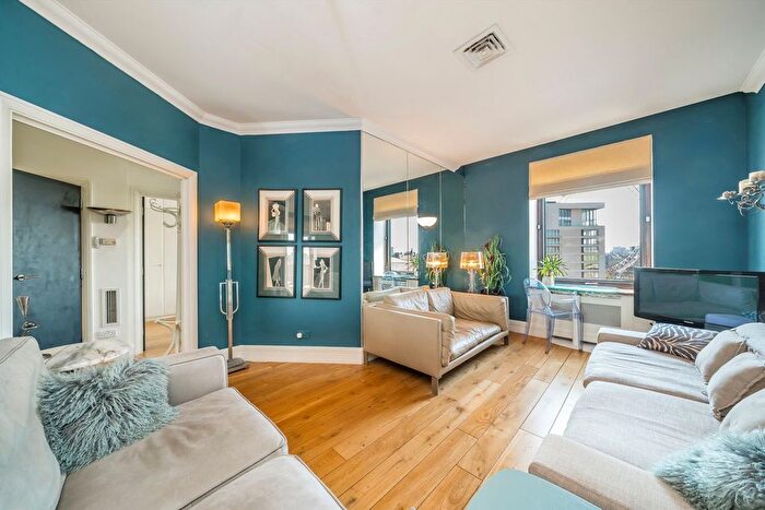 2 Bedroom Flat To Rent In Whitehouse Apartments, Waterloo, SE1