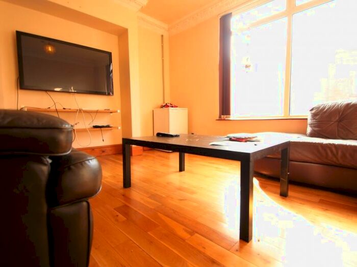 6 Bedroom Terraced House To Rent In Manor Drive, Hyde Park, Leeds, LS6