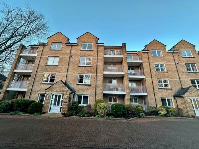 2 Bedroom Apartment For Sale In Skircoat Lodge, Skircoat Green, Halifax, HX3